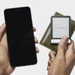 LEDGER_240515_EJEANNE_080_DEVICE_PHONE_CARDHOLDER_040